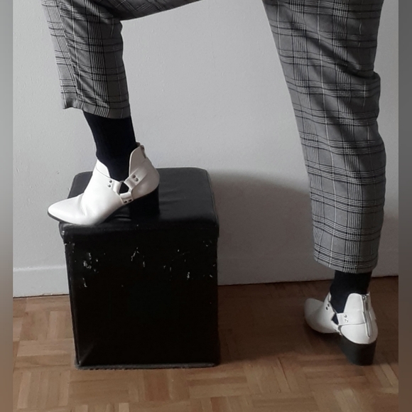 Forever 21 white leather ankle boots - Picture 9 of 13